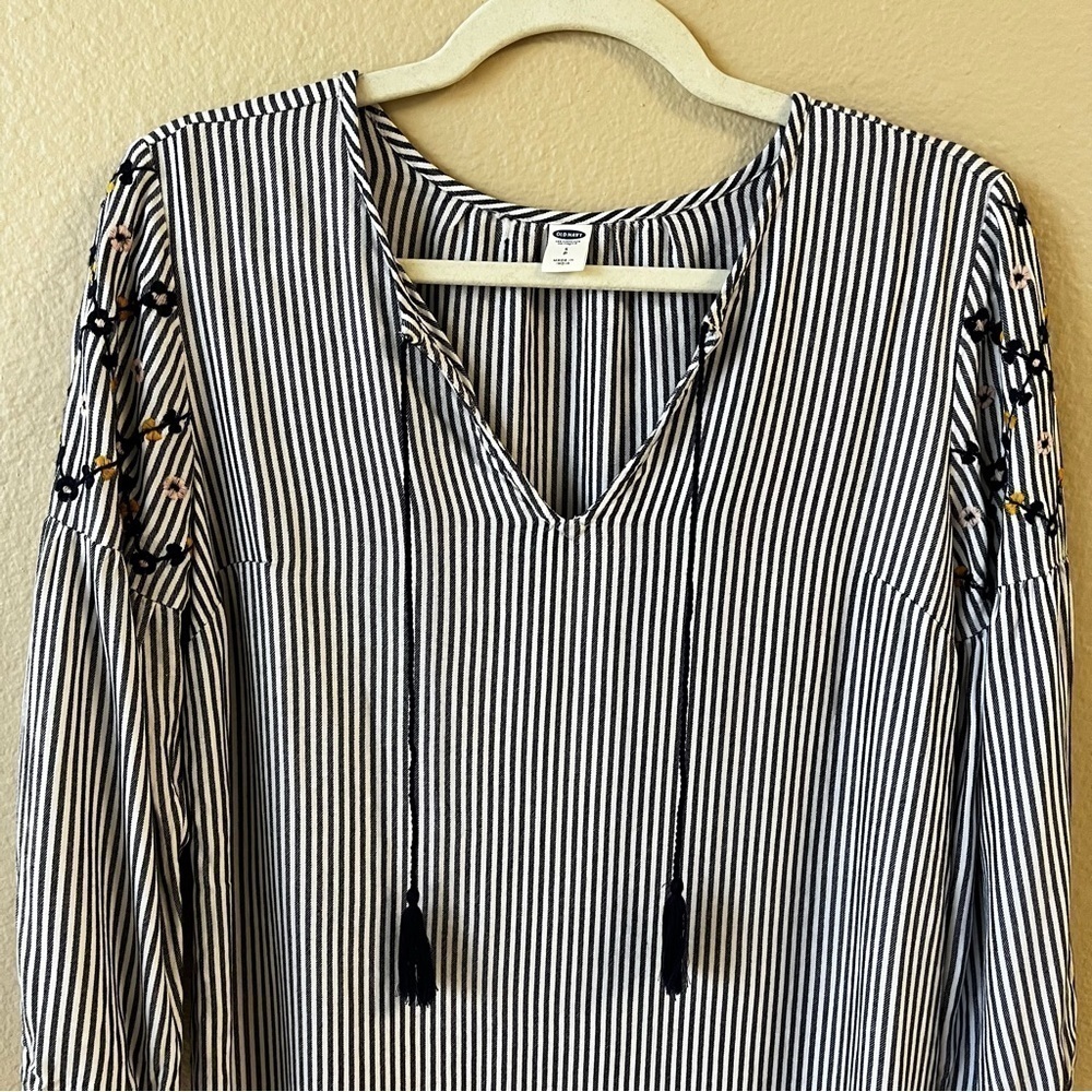 Old Navy, Stripped Dress, navy blue and white, embroidered sleeves. Size S - Picture 5 of 7